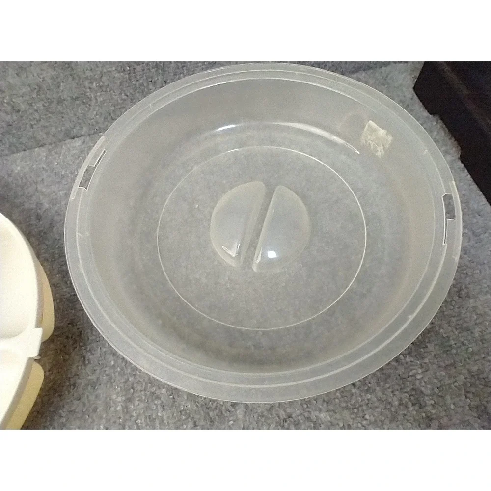 Rubbermaid Servin‎ Saver Veggie Tray Divided Appetizer Platter with Lid 0259